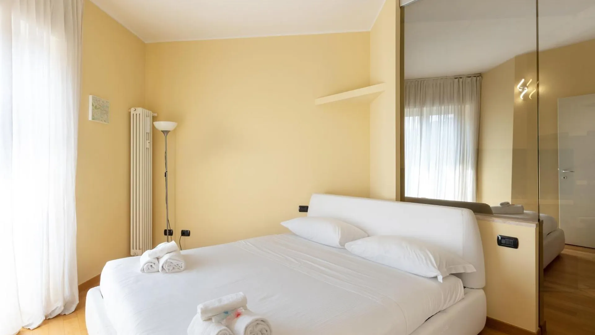Spacious Two Bedrooms Solari Area - Mirable Pm 밀라노 0*,  이탈리아