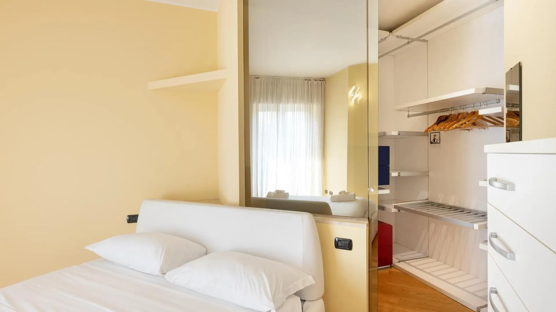 Spacious Two Bedrooms Solari Area - Mirable Pm Milánó 0*,