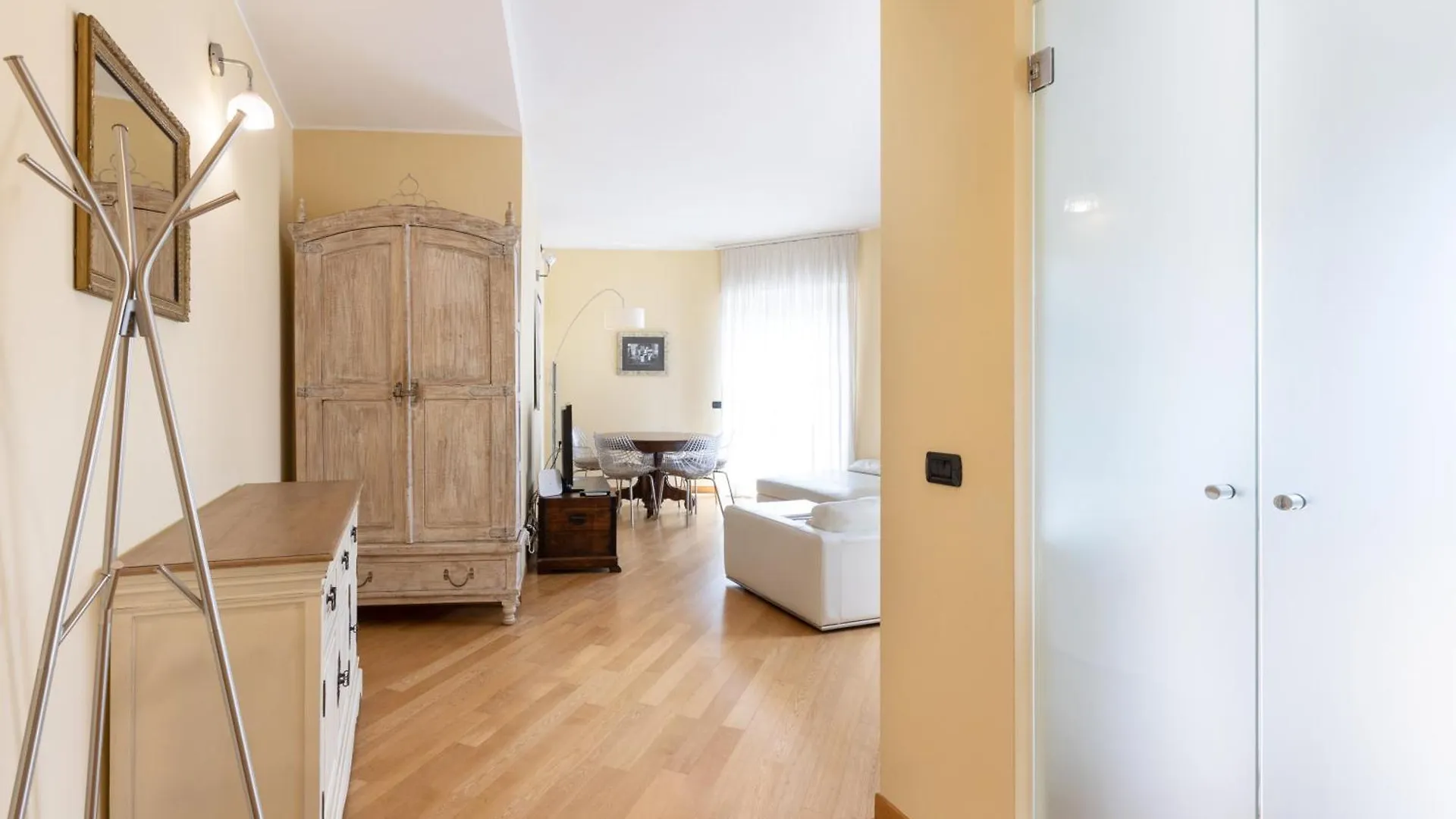 Spacious Two Bedrooms Solari Area - Mirable Pm Milánó 0*,  Olaszország